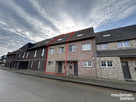 Ruime gezinswoning met garage - Photo 1