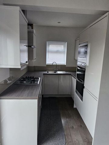 3 bedroom semi-detached house to rent - Photo 4