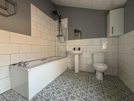 3 bedroom terraced house to rent - Photo 2