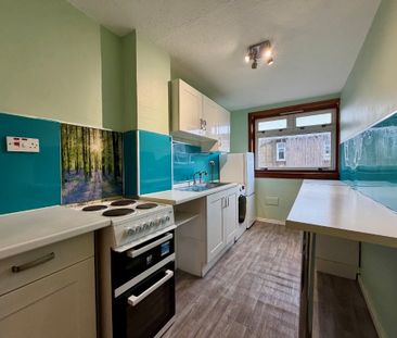 La Porte Precinct, Falkirk, Grangemouth, FK3 8AW - Photo 3