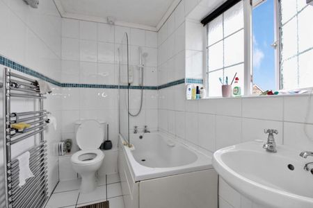 1 bedroom Flat To Let - Photo 5