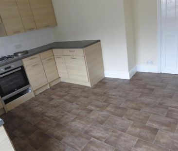 2 bedroom semi-detached house to rent - Photo 6