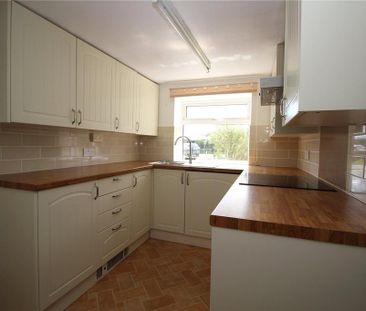 2 bedroom semi-detached house to rent - Photo 6