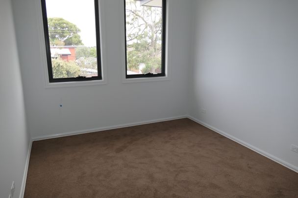 26B Raymond Street, Ashwood VIC 3147 - Townhouse For Rent | Domain - Photo 1