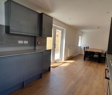 1 bedroom in a house share to rent - Photo 4