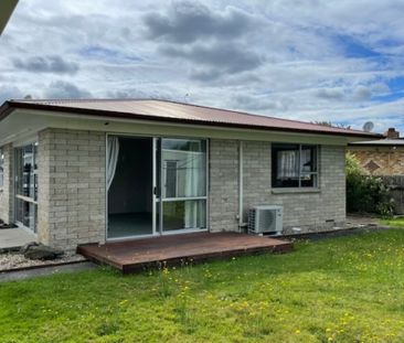 CLOSE TO TOWN CENTRE - Photo 4