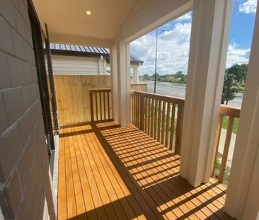 3 BEDROOM - SINGLE LEVEL - NEAR NEW - Photo 6