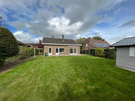 WONING MET 2 SLAAPKAMERS, RUIME TUIN EN GARAGE IN IEPER - Photo 1