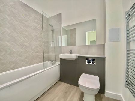 Peterborough - Photo 2