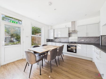 1 bedroom in a house share to rent - Photo 5