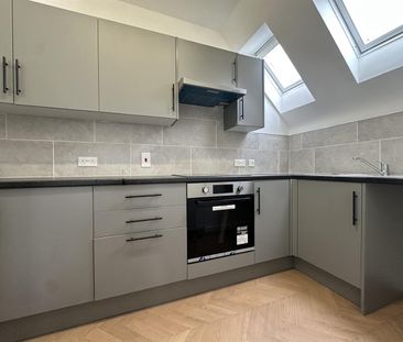 33 Marshfield Road, Chippenham, SN15 - Photo 3