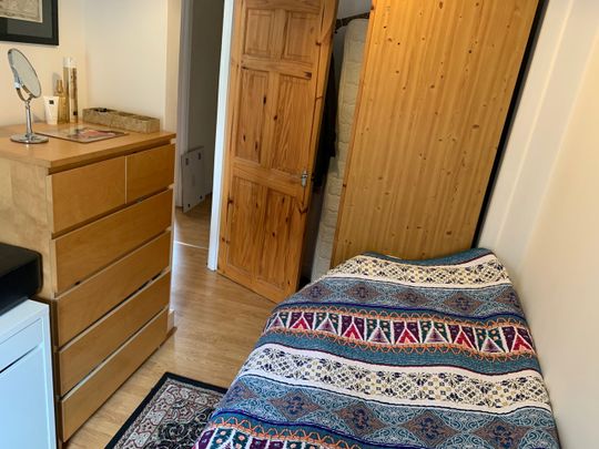 2 Bed Flat, Windsor Road, E10 - Photo 1