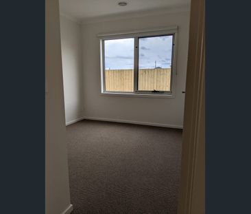 Contemporary, comfortable, convenient living in Armstrong Creek - Photo 5