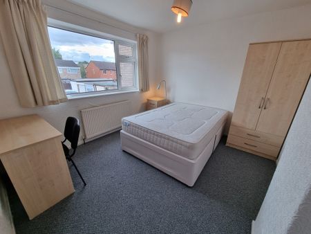 4 Bed Student Accommodation - Photo 2