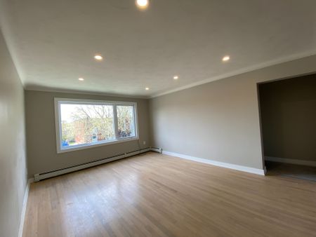 For Lease - 695 Morgan Street Unit# Unit 5, Vanier and Kingsview Park, Ontario - Photo 2