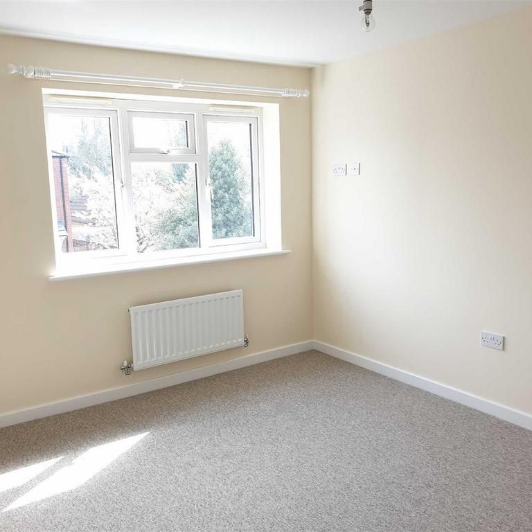 3 bedroom end of terrace house to rent - Photo 1
