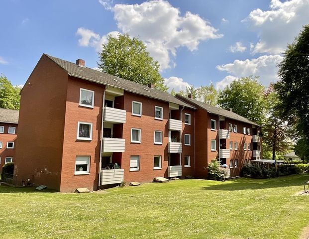 Demnächst frei! Renovierte 4-Zimmer-Wohnung mit Balkon in Delmenhorst-Deichhorst! - Photo 1