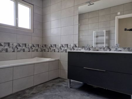 Location Maison 4 pièces 100m² L ISLE JOURDAIN 32600 - Photo 3