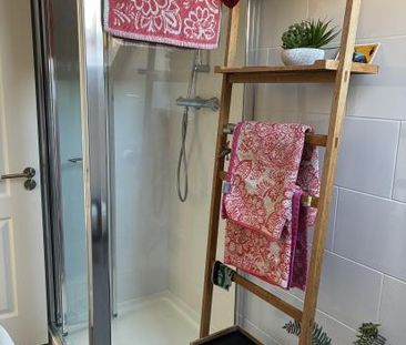 Bright double room in a spacious, calm flat in Turnpike Lane, Mon–Fri - Photo 6