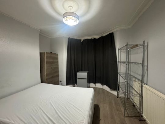 Room in a Shared House, St Loy's Road, N17 - Photo 1