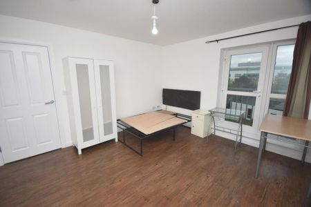 3 bedroom apartment to rent - Photo 2