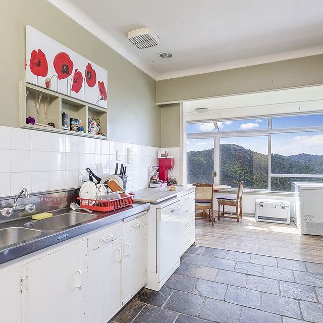 Private with Stunning View, Generously Large House - Photo 1