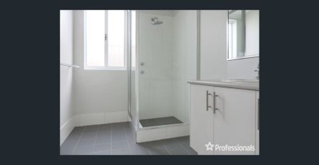 Spacious 4-Bedroom Family Home in Beachside Alkimos - Photo 5