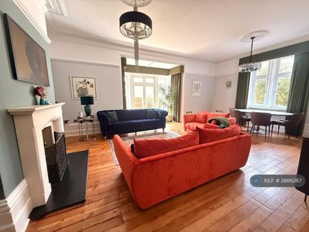 3 bedroom flat to rent - Photo 2