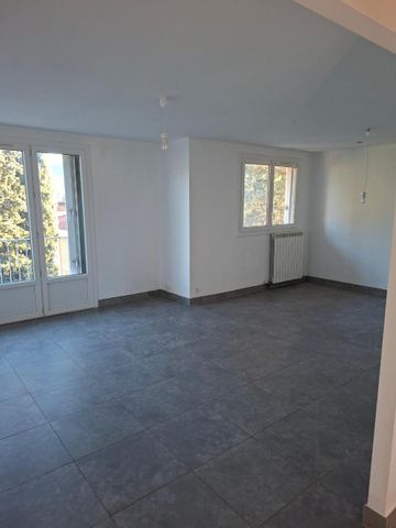 Location Appartement 3 pièces 69m² DRAGUIGNAN 83300 - Photo 2
