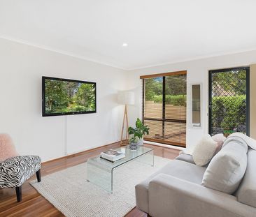 Single level. Private. Convenient. - Photo 1