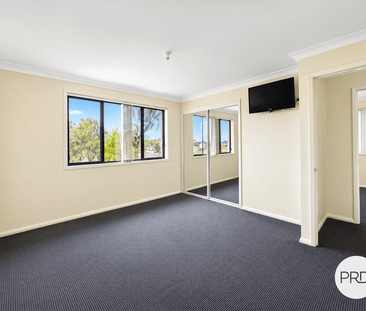 Beautiful 3-Bedroom Family Home - Photo 3