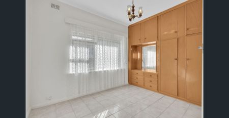 Family Living with Space, Warmth & Charm - Photo 4