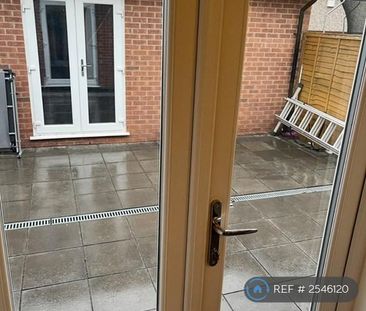 1 bedroom in a house share to rent - Photo 2