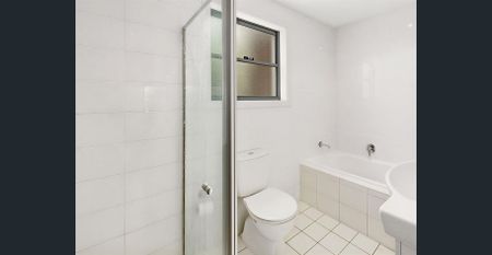 SPACIOUS TWO-BEDROOM GARDEN APARTMENT IN WAHROONGA AVAILABLE FOR RENT! - Photo 4