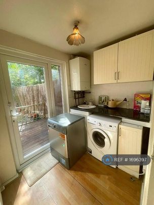 4 bedroom terraced house to rent - Photo 1