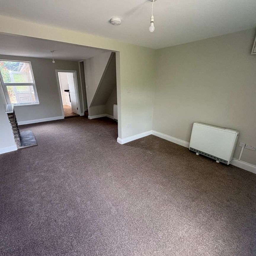 A well-presented two-bedroom home with neutral décor and village setting. - Photo 1