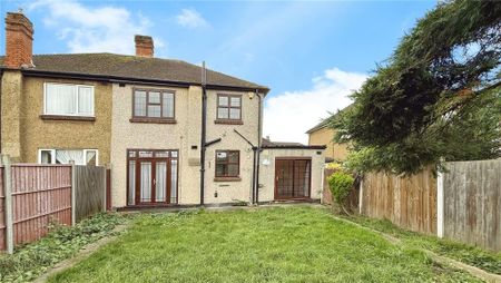 3 bedroom semi-detached house to rent - Photo 2