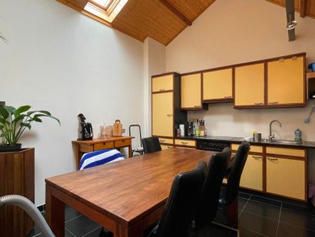 Charmante, losstaande éénslaapkamerwoning met ruim terras/tuin. Deze woning maakt deel uit van een vierkantshoeve en beschikt over een ruime keuken, woonkamer, slaapkamer en badkamer. - Photo 4