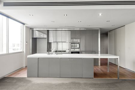 LIFESTYLE LUXURY HIGH ABOVE CHURCH STREET - Photo 5