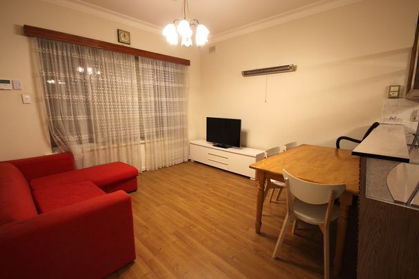 6-bedroom shared house, Clairville Avenue - Photo 1