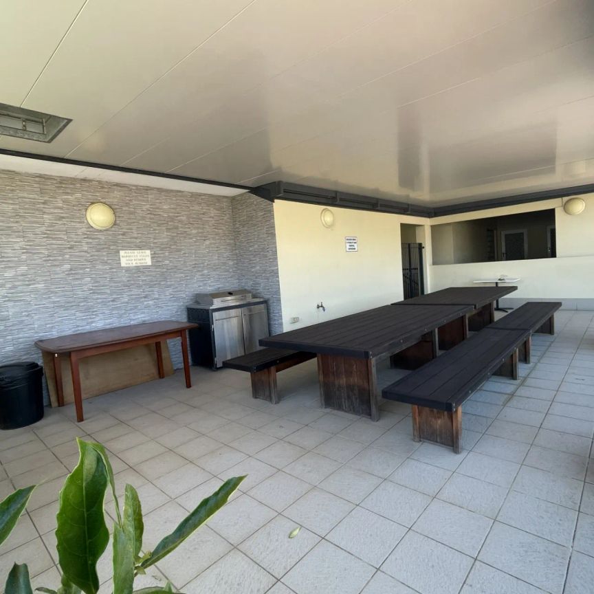 Modern 3-Bed Apartment in Prime Location! - Photo 1