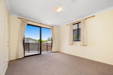 Spacious & Private Family Home in Prime Kelvin Grove Location - Photo 4