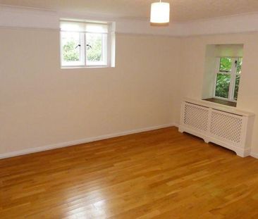 2 bedroom character property to rent - Photo 2