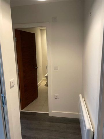 Well-presented top floor one bedroom apartment on Lawrence Street, the property is a short distance from the city centre and has many amenities within easy reach. - Photo 2