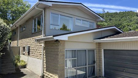 Sunny Three Bedroom + Rumpus/Office Home on Rutherford Street - Ready Soon! - Photo 5