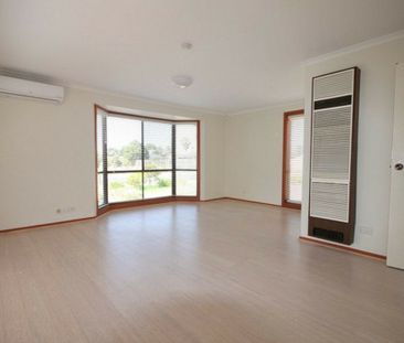 34 Cassowary Avenue, Werribee VIC, Belconnen - Photo 3