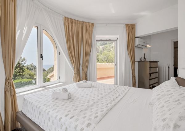 Villa for rent in Cumbre del Sol with 5 bedrooms