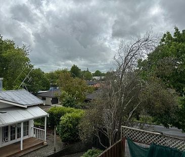 Sunny upstairs unit with lovely view - Photo 5