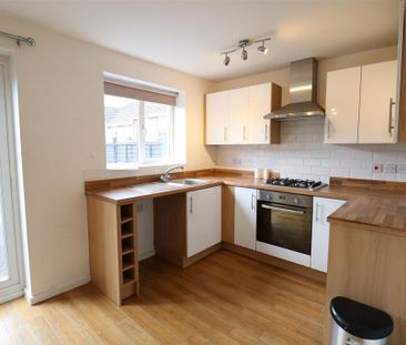 2 bedroom terraced house to rent - Photo 2