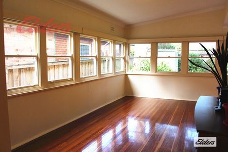 Comfortable 4 Bedroom Family Home - Photo 2